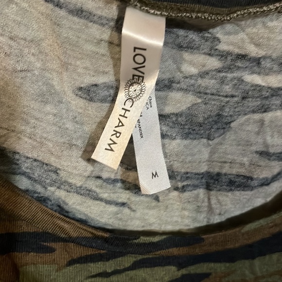 🤎💚Nwt awesome camo front pocket tee size medium - Picture 5 of 6